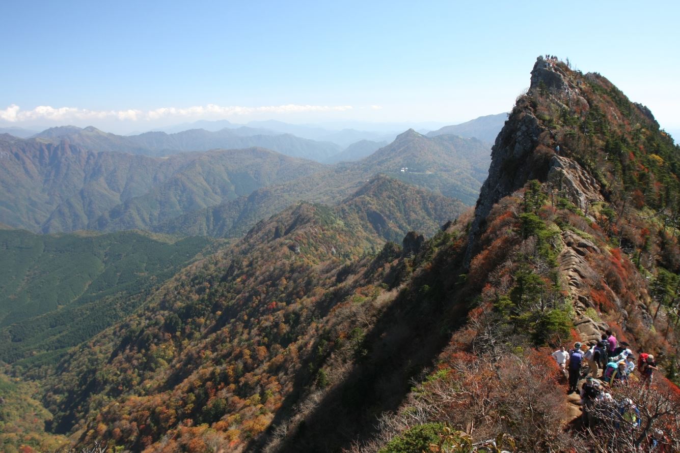 Mt_Ishizuchi_in_early_autumn