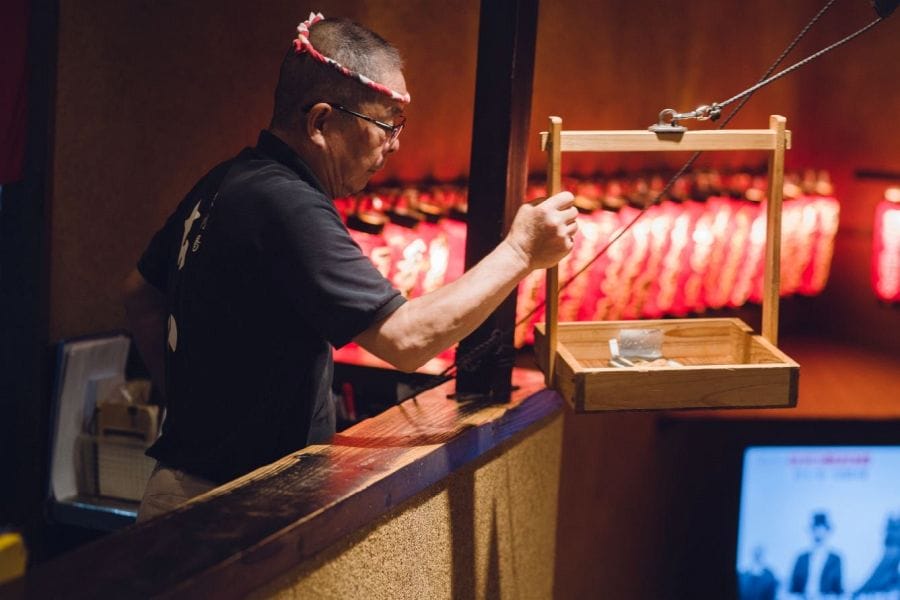 Aji Gekijo Chika food elevator and lanterns