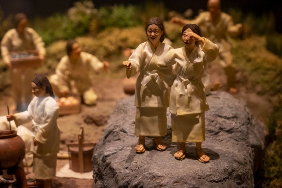 Ancient Izumo History Museum women at a market