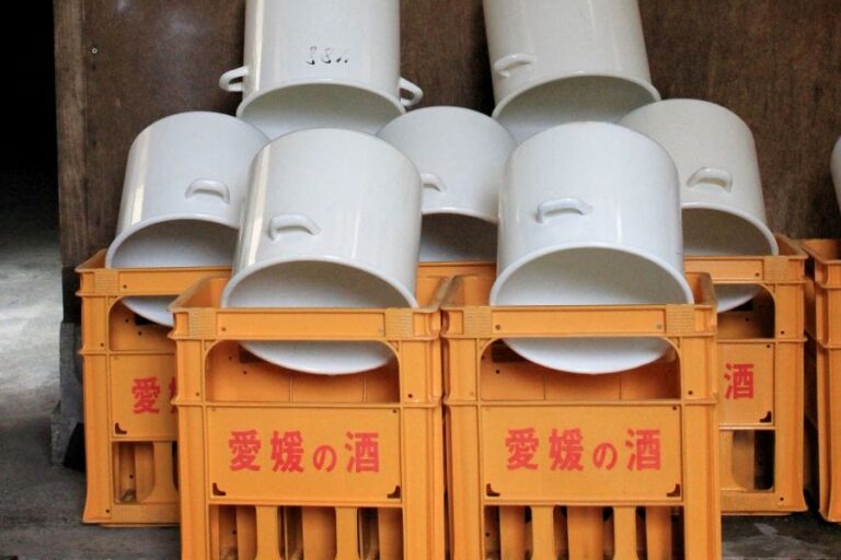 Chiyonokame bottle crates