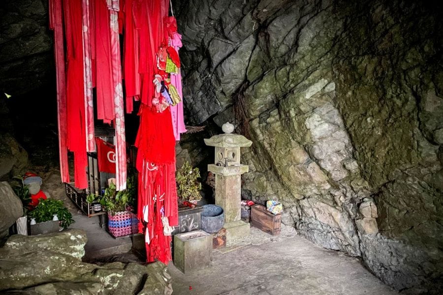 Fudoiwa cave