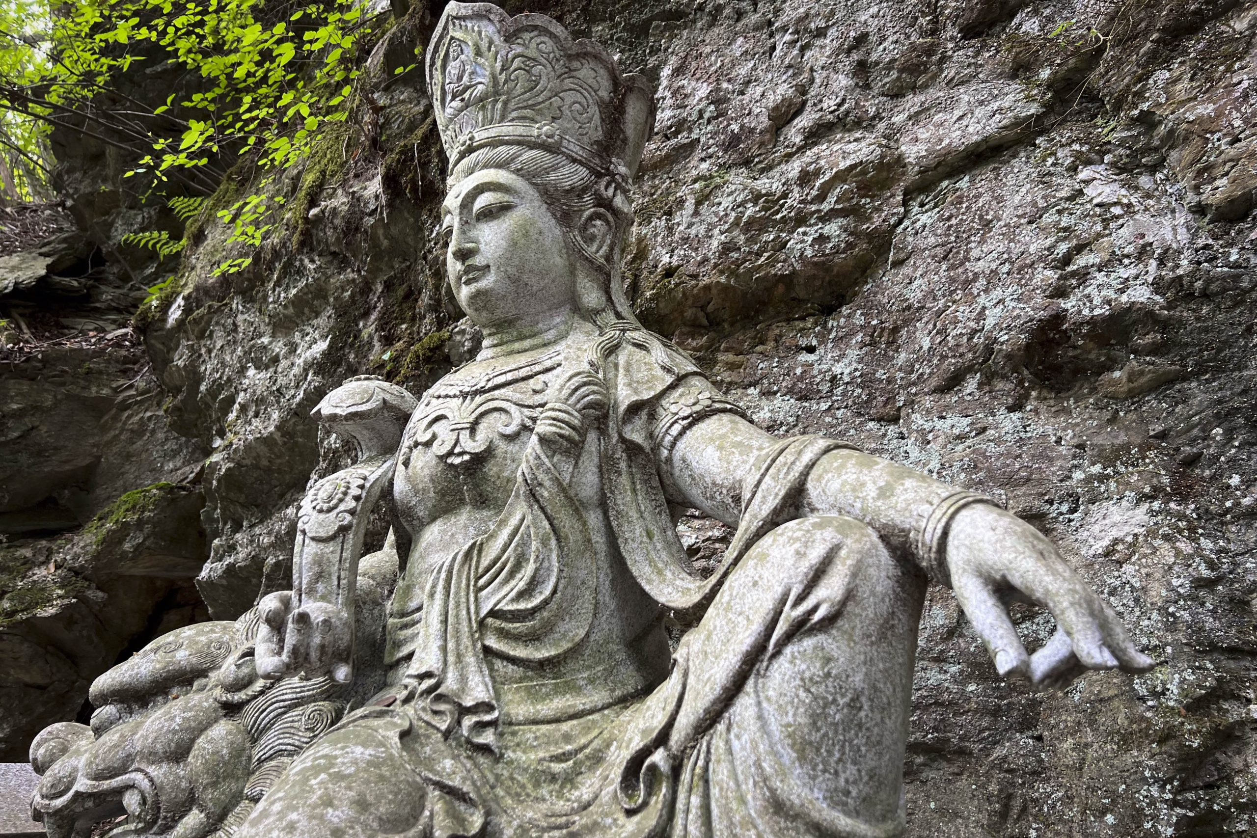 Fujiidera-to-Shosan-ji-hike-stone-deity-scaled