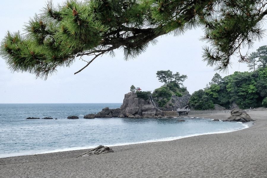 Katsurahama Beach