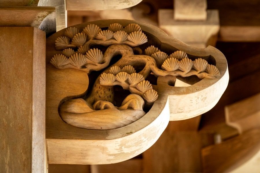 Mitaki dera Temple pine tree carving