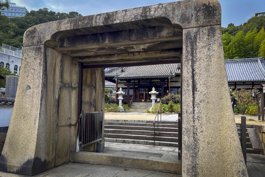 Onomichi Jiko ji Temple main gate