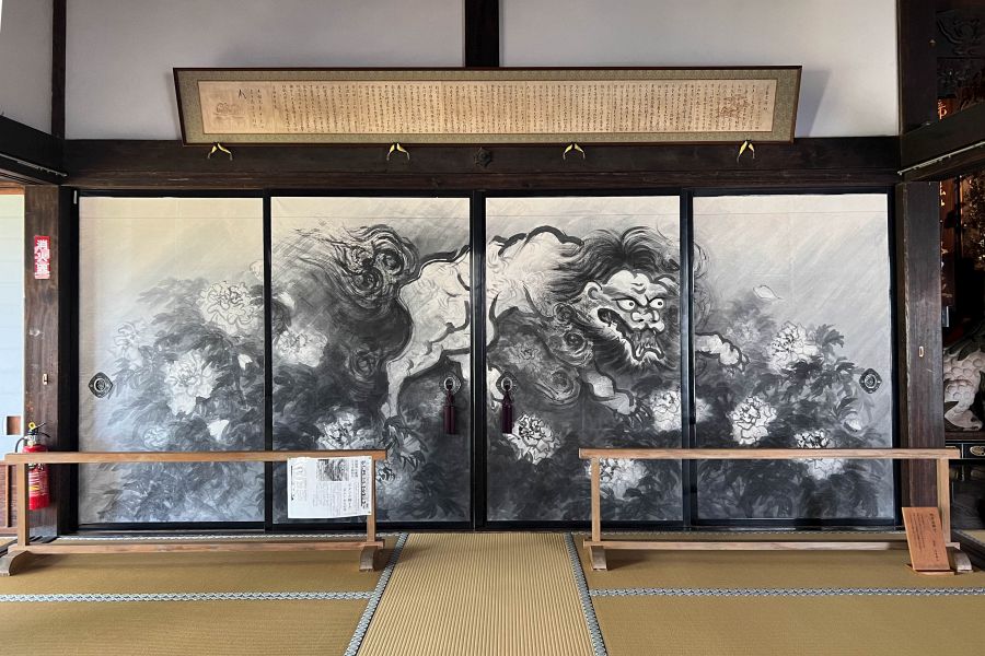Onomichi Tennei-ji Temple interior shishi screen painting