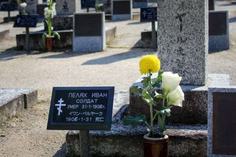 Russian soldiers cemetery Orthodox grave