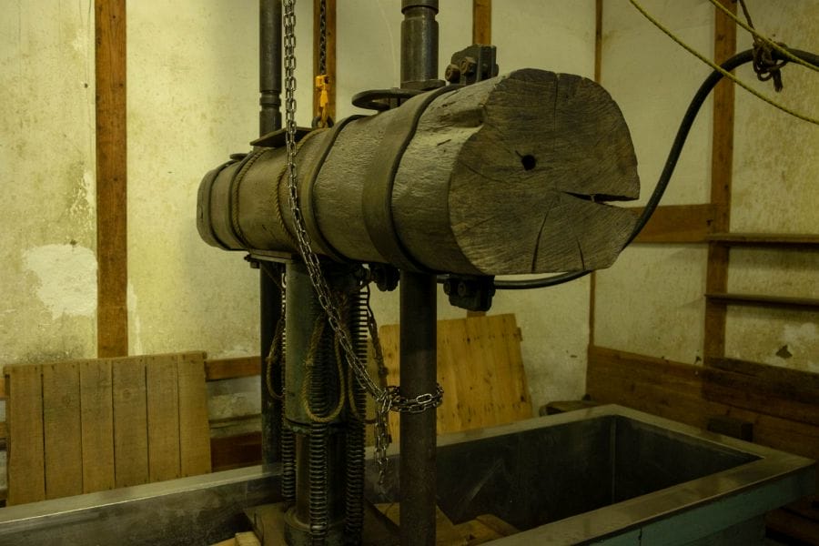 Saito Shuzojo fune sake press