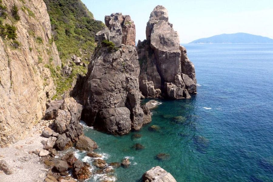 Sukumo rocky coast