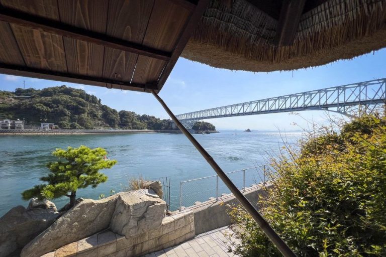 Tobishima Shimo Kamagari Island Shotoen teahouse bridge view