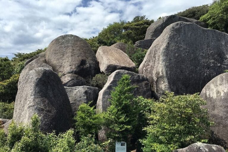 Tojindaba boulders