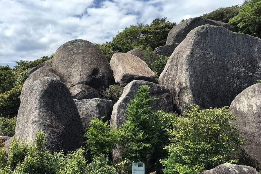 Tojindaba boulders