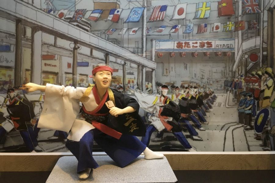 Yosakoi-Museum-diorama-male-dancers