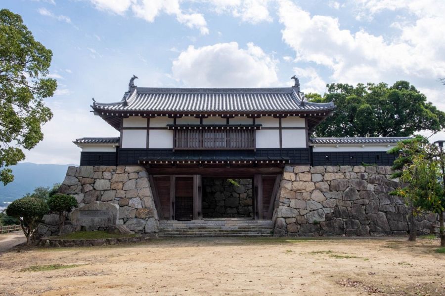 Kawanoe Castle gate