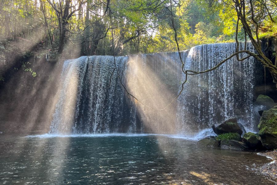 Kumamoto-Nabetaki-Falls-outside