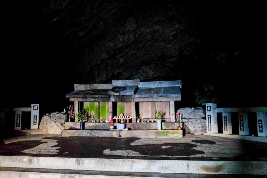 Mikuro Cave shrine