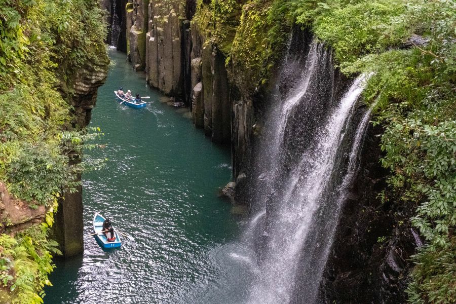 Miyazaki-Takachiho-Gorge-waterfall-and-boat