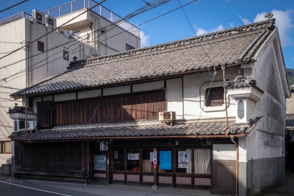 Miyoshikiku_shop_building