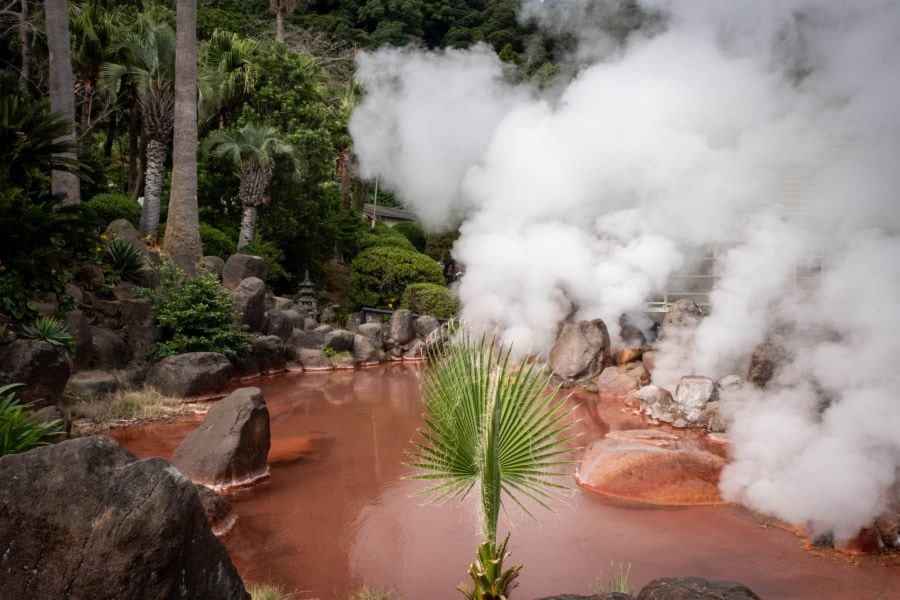 Oita-Beppu-Blue-Hell-red-pool