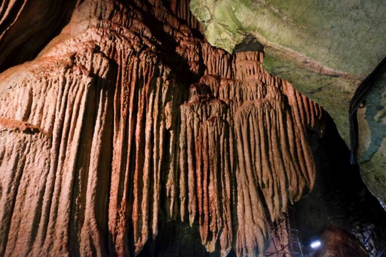Ryugado cave hanging folds