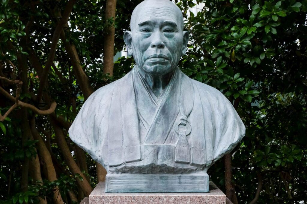 T33 Sekkei ji Temple priest bust (1)
