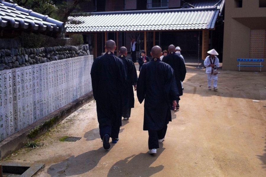 T57 Eifuku ji_Temple Buddhist priests