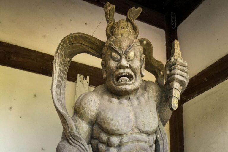 T72 Mandara ji Temple Nio guardian mouth open