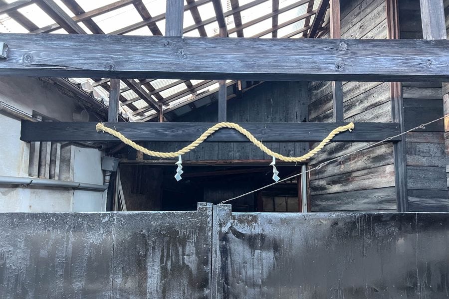 Saijo sake brewery district straw rope