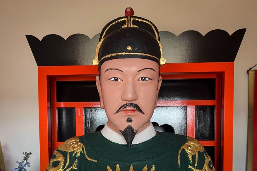 Zheng Chenggong Memorial Museum painted statue Koxinga