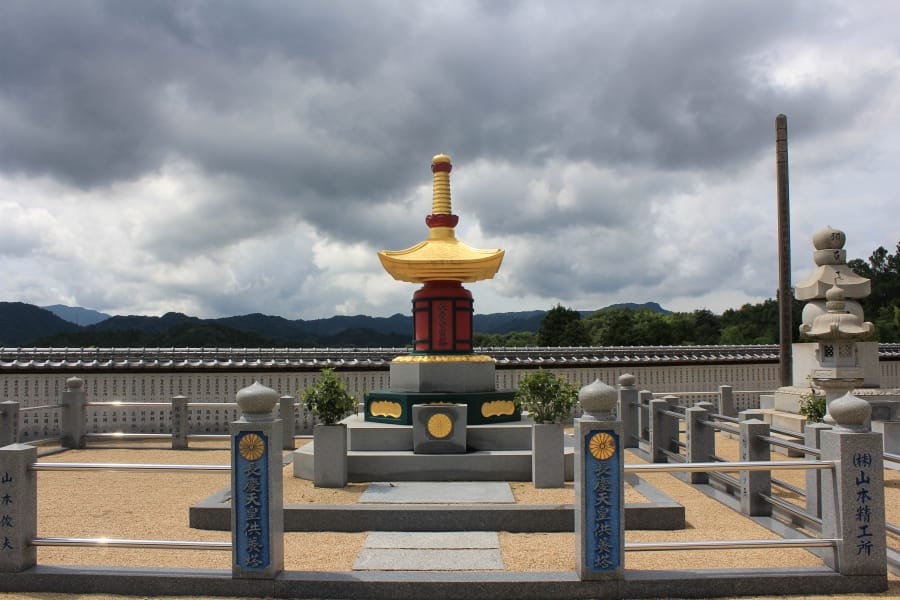 Imabari Tamagawa Korin-ji Temple Emperor Chokei memorial